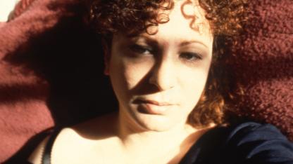 Nan Goldin Selbstportrait im Liegen