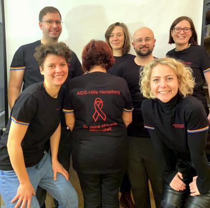 Die hauptamtlichen Mitarbeitenden mit ihren neuen T-Shirts.