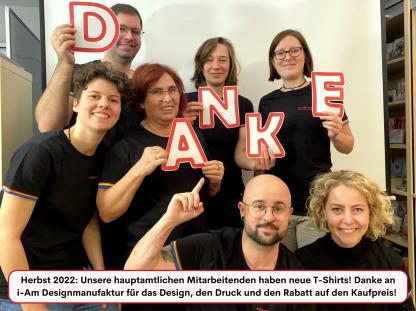 Herbst 2022: Unsere hauptamtlichen Mitarbeitenden haben neue T-Shirts! Danke an i-Am Designmanufaktur für das Design, den Druck und den Rabatt auf den Kaufpreis!  