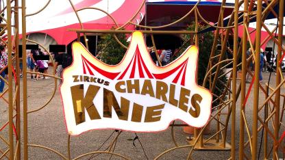 Foto vom Tor des Zirkus Charles Knie